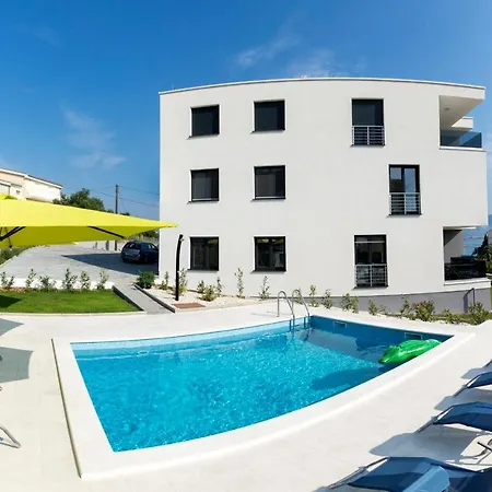 Apartments4friends Nina Apartamento Slatine